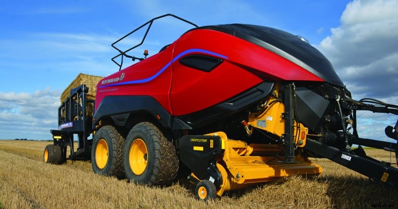 BigBaler-340-High-Density-New-Holland-Closeup